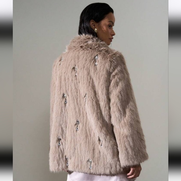 NWT Luxurious Faux Fur Coat in Tan - Picture 3 of 4